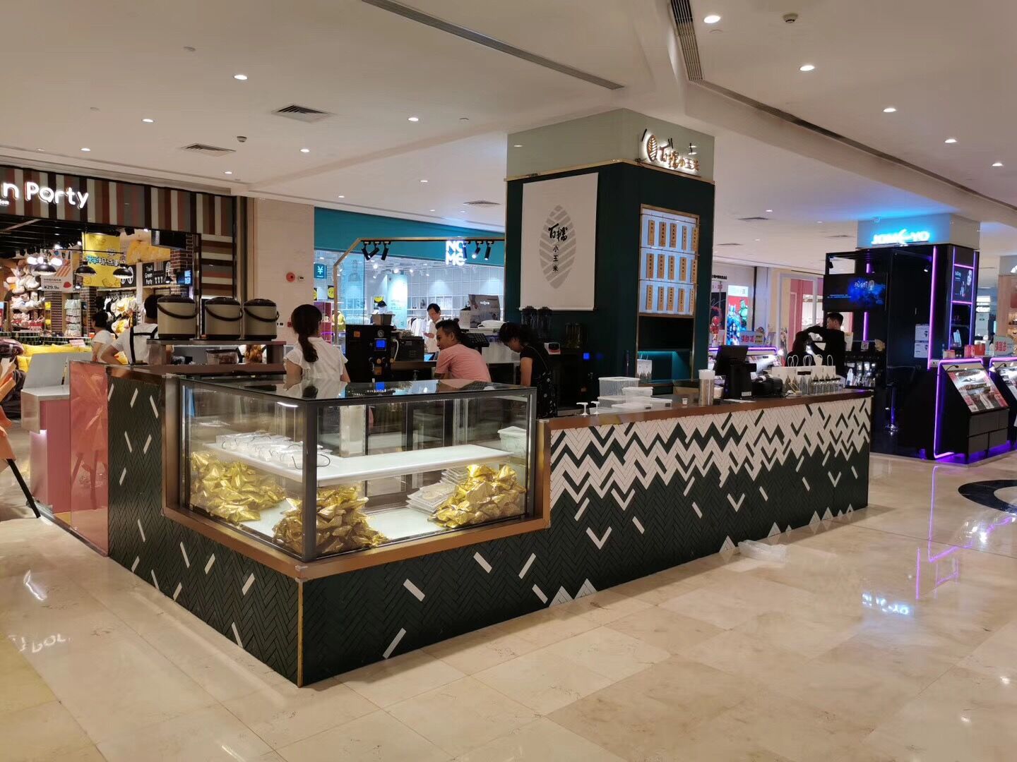 Dessert shop