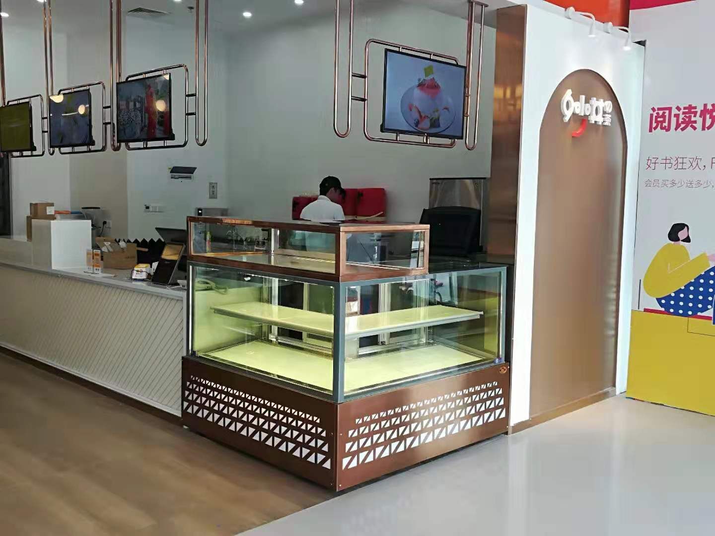 Dessert shop 